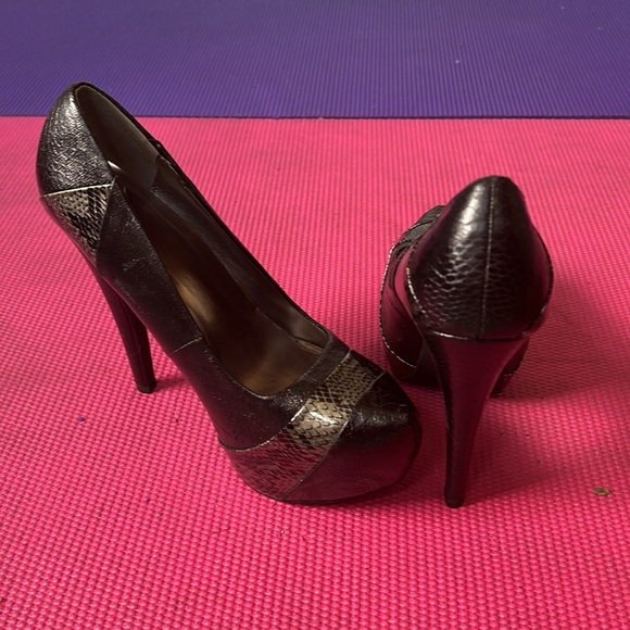 2b Bebe super high black/snake print platforms - Picture 5 of 9